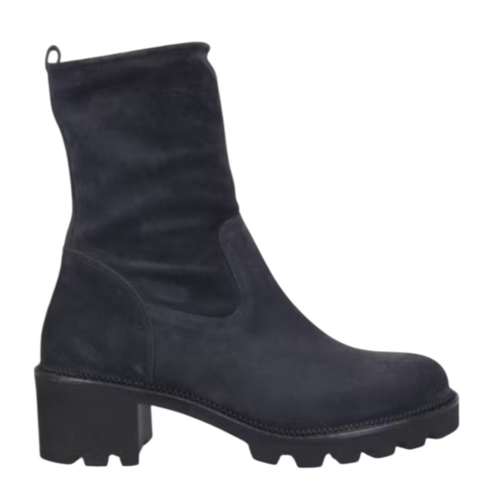 Dark blue suede leather boots. Lug Sole Boots.